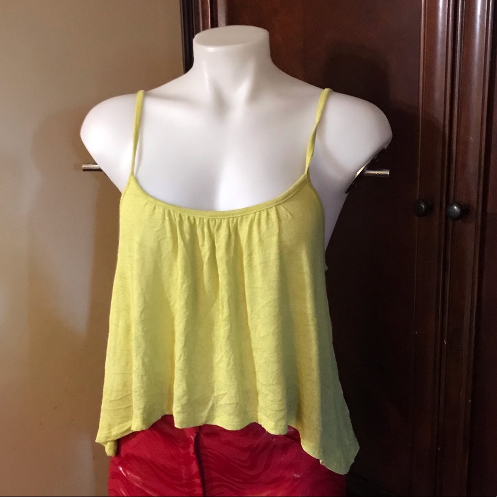 🆕 Très Bien Yellow Asymmetrical Sleeveless Top-Lg